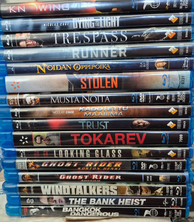 16 KPL NICHOLAS GAGE ELOKUVIA  -Blu-Ray