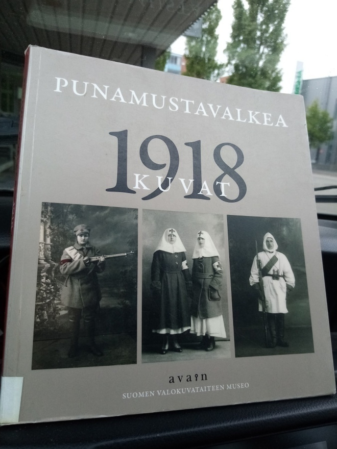 Kukkonen -  Heikka :  Punamustavalkea 1918 kuvat ( SIS POSTI