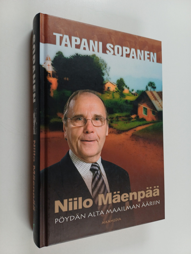 Tapani Sopanen : Niilo Mäenpää : pöydän alta maailman ääriin