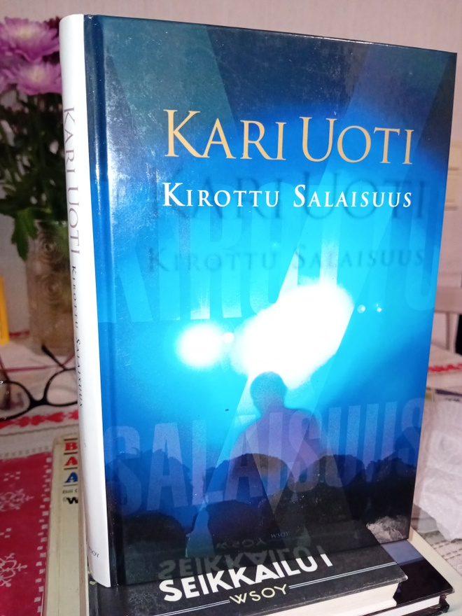 Kari Uoti : Kirottu salaisuus  ( SIS POSTIKULU  )