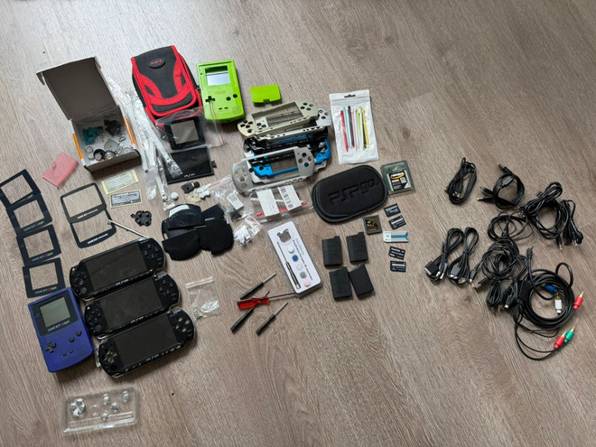 Käsikonsoliharrastuksen jäänteet (ROMU/JUNK) GBC, PSP, DS