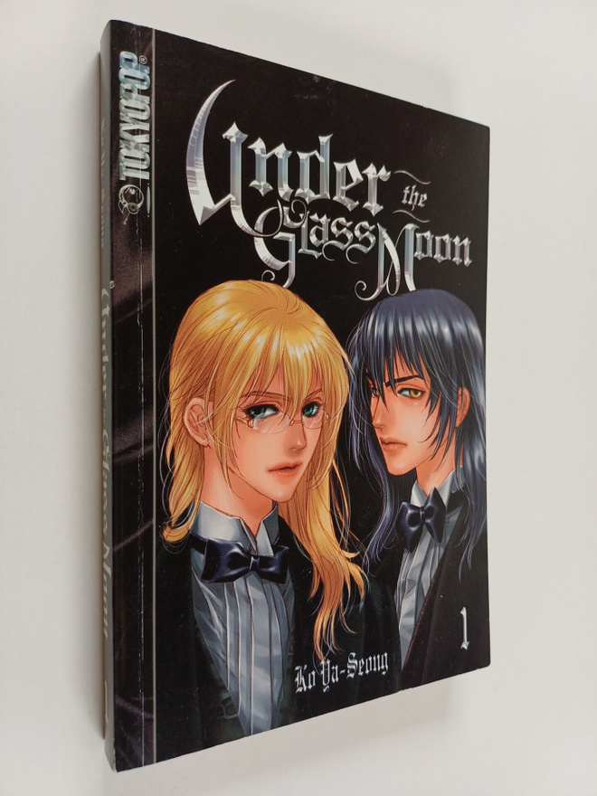 Ko Ya-Seong : Under the glass moon Vol.1
