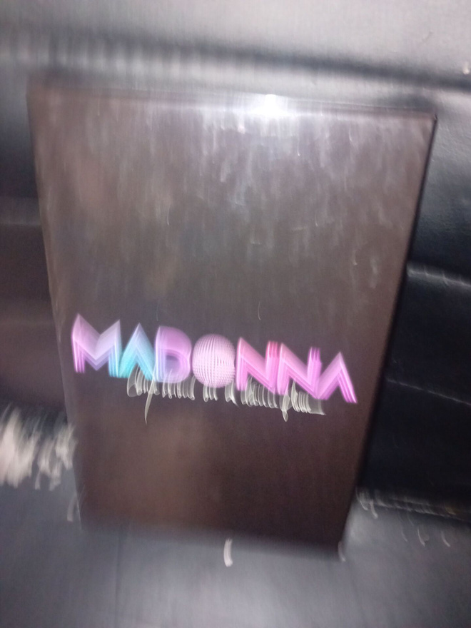 CD + BOOK MADONNA CONFESSIONS ON A DANCE FLOOR ( SIS POSTIKU