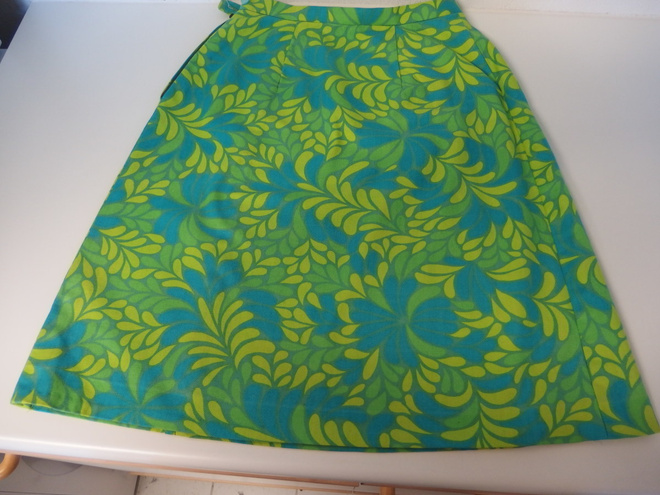 Ihana vintage hame , vihreäsävyiset kuviot