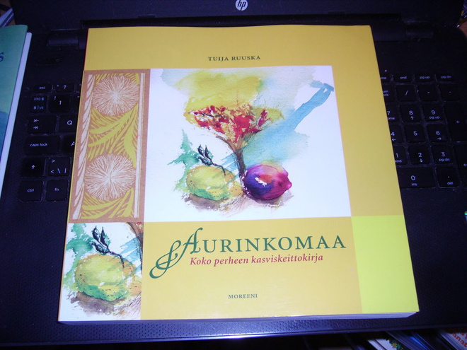 Tuija Ruuska : Aurinkomaa ( 2 p. 2010 ) sis. postikulun