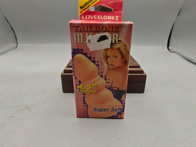 Tailbone injector dildo