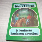Carolyn Keene Neiti Etsivä ja lentävän lautasen arvoitus - pikkukuva 1