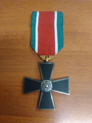 Sotarautatien muistoristi