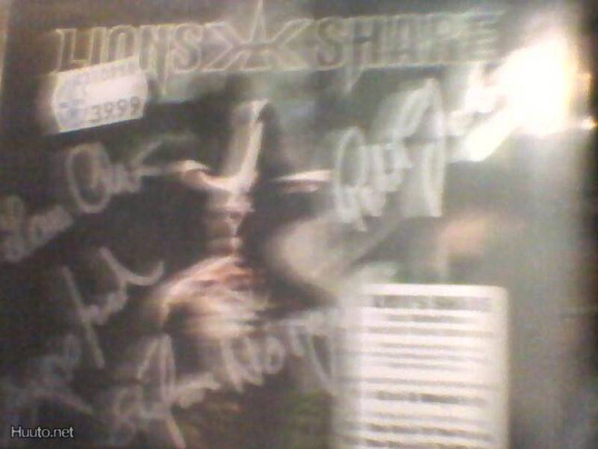 LIONS SHARE CD KOKO BÄNDIN NIMIKIRJOITUKSILLA