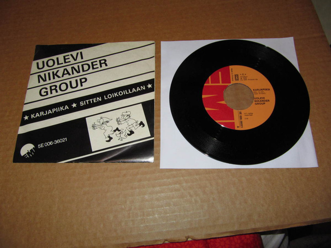 Uolevi Nikander Group 7" Karjapiika/Sitten Loikoilllaan 1976