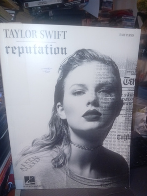Nuottikirja Taylor Swift : Reputation ( SIS POSTIKULU )