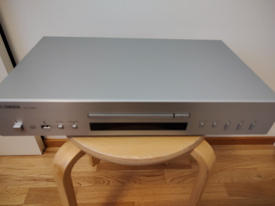 Yamaha CD-S303 cd- soitin, uusi ja käyttämätön