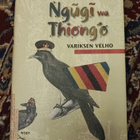 Variksen velho Ngugi wa Thiongo - pikkukuva 1