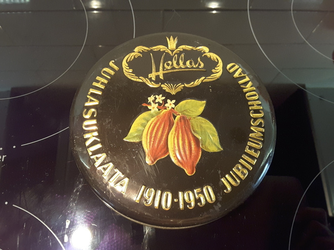 Hellas juhlasuklaata 1910-1950 peltirasia