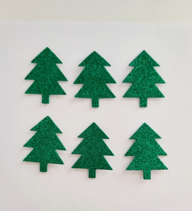 KOHOTARRA "Kuuset".. glitteriä  n. 6 cm  6 kpl yht.hint.
