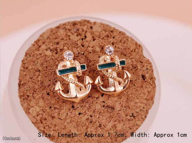 0347 .. 9k Kulta Elegant Crystal Ankkuri .. Korvakorut