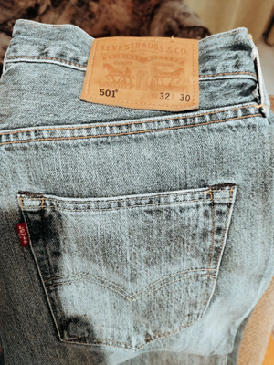 Levi's 501. 32/30