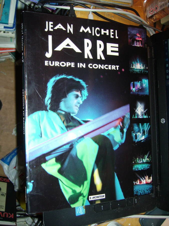 JARRE EUROPE IN CONCERT Konserttikirja MONITEUR