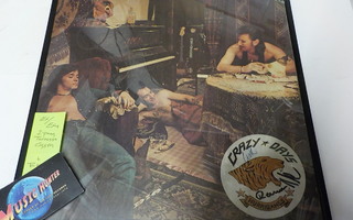 HURRIGANES LP + NIMMMARIT TARRASSA REMU, CISSE JA ILE