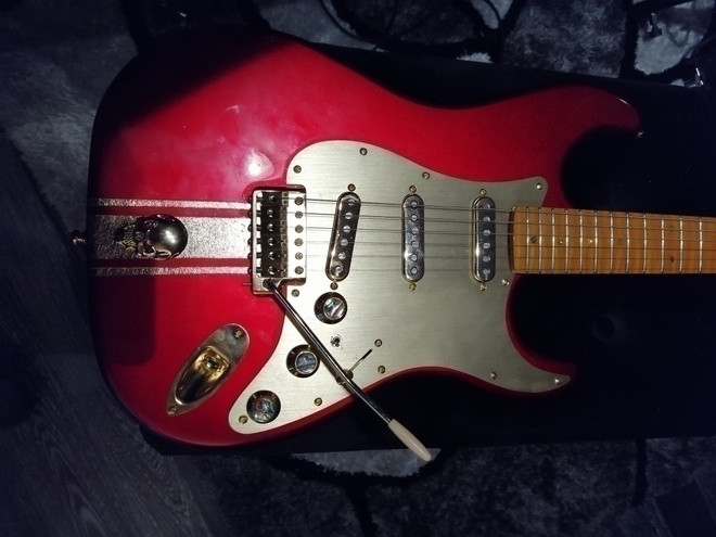 Myydään stratocaster