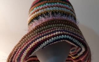 Alina´s Handmade käsin virkattu hattu moniväri