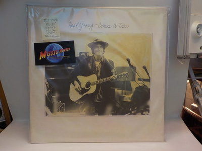 NEIL YOUNG - COMES A TIME M-/M- EU 1980 LP