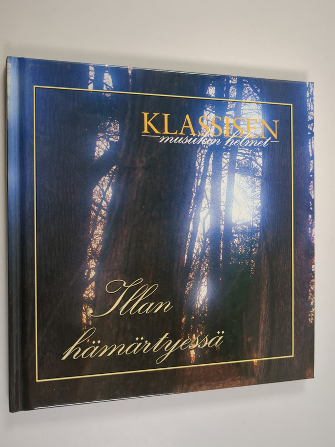 Klassisen musiikin helmet : Illan hämärtyessä (kirja+cd)