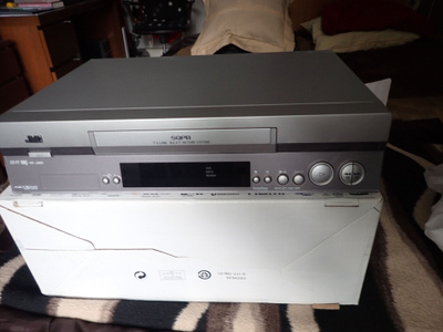 JVC HR-J680 videonauhuri, kauko-ohjain ja käyttöopas