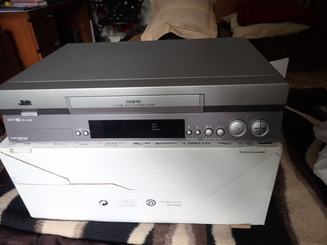 JVC HR-J680 videonauhuri, kauko-ohjain ja käyttöopas
