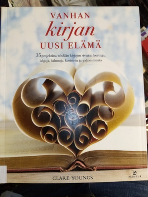 YOUNG :  VANHAN KIRJAN UUSI ELÄMÄ