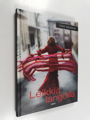 Tine Solheim : Leikkiä langoilla
