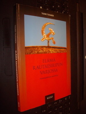 Tauno Tiusanen : Elämä rautaesiripun varjossa ( 1 p. 2009 )
