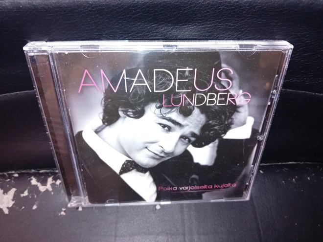 CD Amadeus Lundberg  : Poika varjoiselta kujalta ( SIS POSTI