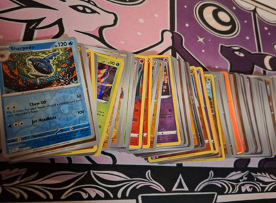 N.180kpl Pokemon kortteja. Kaikki kortit holoja.