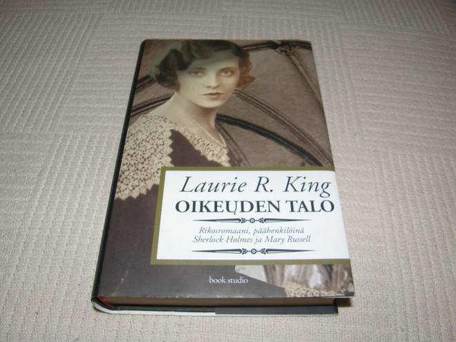 Laurie R. King Oikeuden talo  -sid