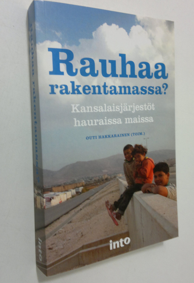 Outi Hakkarainen : Rauhaa rakentamassa : kansalaisjärjest...