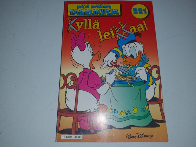 Aku Ankan taskukirja 221 Kyllä leikkaa