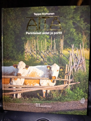 Korhonen : AITA - Perinteiset aidat ja portit ( SIS POSTIKU