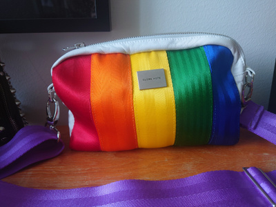 Globe Hope Kaste Pride laukku