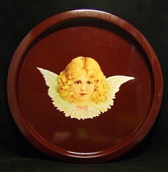 Myydään enkelikuvioinen peltitarjotin