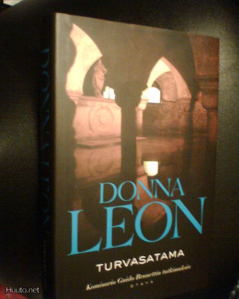 Donna Leon TURVASATAMA ( 1 p. 2013 ) Sis. postikulut
