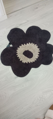 Marimekko musta Unikko kylpyhuonematto