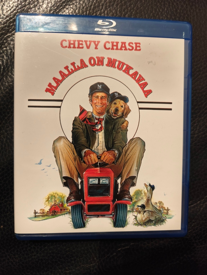 Maalla on mukavaa - Funny farm (1988) Blu-ray Suomijulkaisu