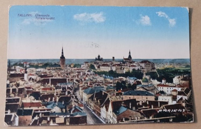 Tallinna, näkymä yli kattojen (Parikas) p, 1926 Suomeen