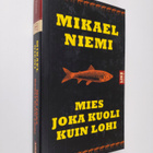 Mikael Niemi : Mies joka kuoli kuin lohi - pikkukuva 1