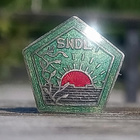 Veljekset Sundqvist leimalla SNDL Emalinen merkki. Halkaisi - pikkukuva 2