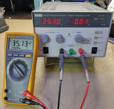 Laboratoriovirtalähde TTi TSX3510 0-35V 0-10A