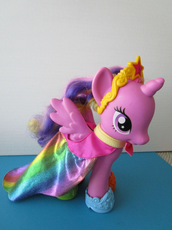 My Little Pony Rainbow Princess Twilight Sparkle, iso poni