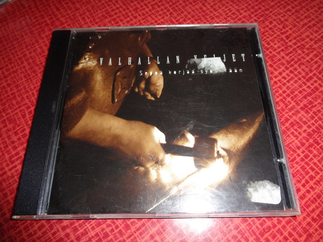 CD Valhallan Veljet - Seppä korjaa sydäntään