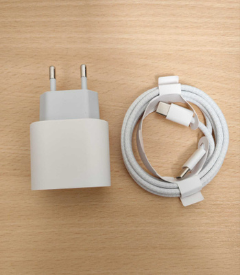 iPhone USB-C - C PD 30W pikalaturi ja kaapeli charger Apple,